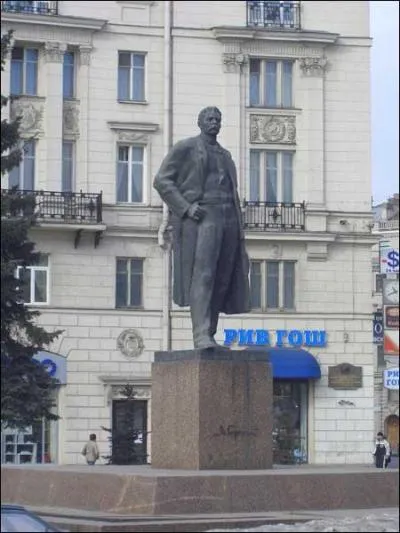 Non loin de la forteresse Saint-Pierre-et-Saint-Paul, avenue Kronverkski, on peut voir cette statue de...