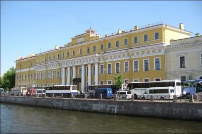 A qui appartenait autrefois ce palais?