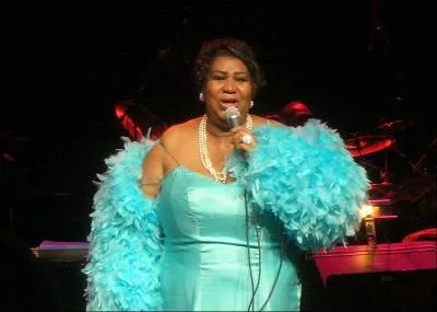 En ce qui concerne la  Queen of Soul , je vous demande de lui tmoigner tout le  Respect  qui lui est d !