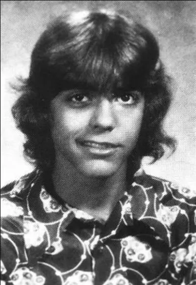 Si vous dsirez un bon caf c'est lui qu'il faut rencontrer ! Enfin, c'est ce que la pub veut nous faire croire ! Qui est cet adolescent ?