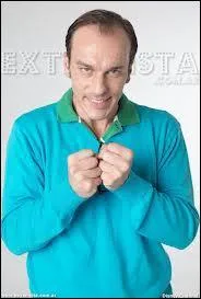 Comment s'appelle son professeur de danse qui va devenir aussi le directeur ?