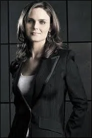 Comment s'appelle l'actrice qui joue Temperance Brennan  Bones  ?
