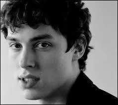 Comment s'appelle l'acteur qui joue Lance Sweets ?