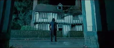 Lors de cette premire guerre des sorciers, l'Ordre du Phnix comptait dj de nombreux membres. Parmi ces personnages, lequel ne faisait pas partie de cette organisation  l'poque ?