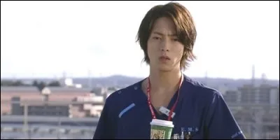 Tomohisa interprète le rôle de Kosaku Aizawa, jeune médecin qui vient en aide aux blessés par hélicoptère. Dans quel drama est-ce ?