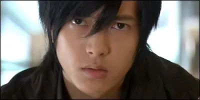 Dans ce drama, il n'a qu'une seule et unique idée en tête, se venger de tous les escrocs du monde. Dans quel drama le voit-on ?