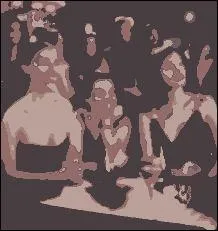 Qui est au centre de la photo ?