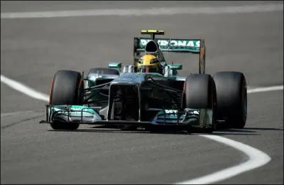 Quand un coureur arrive en tte des essais en Formule 1, il se retrouve le mieux plac pour le dpart de la course. Quel est le nom de cette place ?