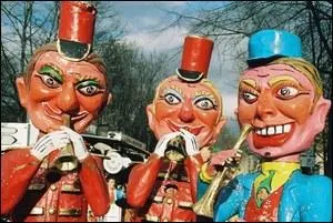 Cette expression signifie prouver une fiert excessive, se croire plus important, plus influent que l'on est.