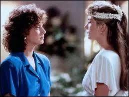 Debra Winger et Theresa Russell sont les sduisantes vedettes de ce film amricain datant de 1987 :