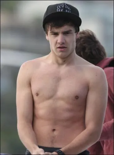 Comment s'appelle la petite amie de Liam ?