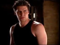 Pour quelle raison Angel ne fait-il de mal  personne ?