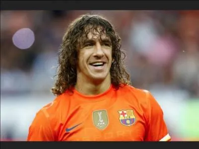 Qui est ce joueur avec beaucoup de cheveux ?