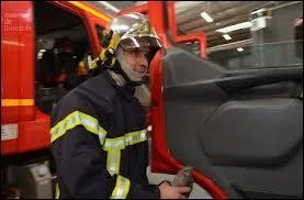 (dégueulasse ! ) : ''Dans un virage à gravillons, mon derrière a chassé dans une bouche de pompier.''