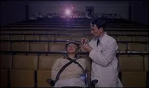 Le traitement que l'on inflige  Alex s'appelle...