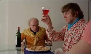 Comment s'appelle cet homme, crivain, qui retrouve par hasard Alex, l'assassin de sa femme ?