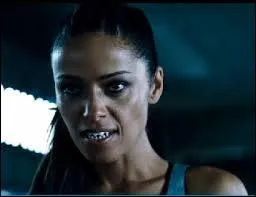 - Que tu as de grandes dents ! - C'est pour mieux t'gorger ! Qui est-ce ?