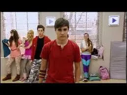 Comment se prnomme le professeur de danse tyrannique ?