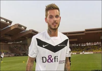 Dans quelle discipline son pre est-il connu ?