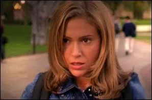 Quelle est la couleur de ses cheveux dans la saison 3 ?