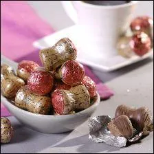 Le Bouchon pralin, est un dlicieux chocolat au lait, en forme de bouchon de champagne, fourr de pralin. Dans sa livre d'aluminium qui imite la couleur et la texture du bouchon en lige, il mesure environ ----- de haut.