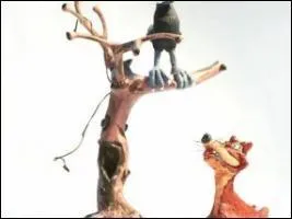 Un pignouf de corbac, sur un touffu, paum&eacute;, / S'envoyait par la tronche, un coulant baraqu&eacute;. / Un goupill&eacute; d'rocneau qui n'avait pas clapp&eacute;, / Se radina lousd&eacute; pour le baratiner : / "H&eacute; ! Mon pote le corbac, / Je n'avais pas gaff&eacute; que t'&eacute;tais si chouette..." Quelle est cette version ?