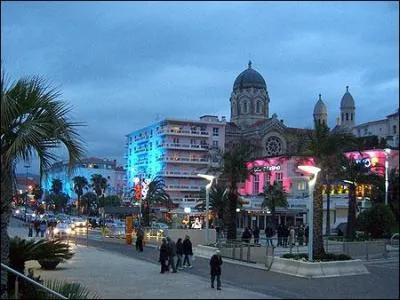 Dans quel dpartement se situe la ville de Saint-Raphal ?