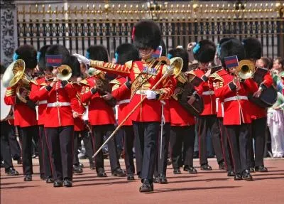 Selon la lgende, le gnral Pierre Cambronne aurait dclar au gnral adverse, Charles Colville : La garde meurt mais ne se rend pas, et devant l'insistance de son adversaire, aurait simplement ajout : Merde !