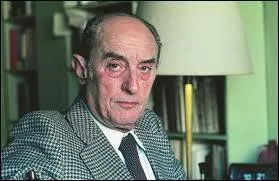 N le 20 fvrier 1912  Avignon, crivain, on me doit des uvres comme  Le Pont de la rivire Kwa  en 1952 ou  La plante des singes  en 1963. Agent de la France libre en Asie du Sud-Est pendant la seconde guerre mondiale, je m'teins le 31 janvier 1994  Paris. Incinr, je repose dans le caveau familial au cimetire Saint-Vran  Avignon, je me nomme :