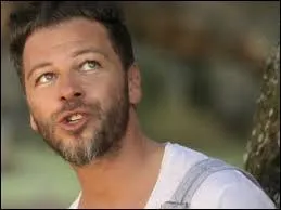 De mon vrai nom Christophe Martichon, je suis un auteur-compositeur-interprte, n  Carpentras le 16 octobre 1975, on me doit des titres comme  Parce qu'on sait jamais  en 2007 ou  C'est ma terre  en 2008, je suis :