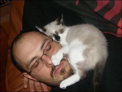 Comment se nomme la personne qui l'a recueilli ?