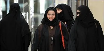 En Arabie Saoudite, les femmes ont le droit de conduire.