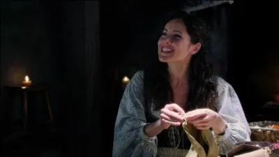 Avec qui Mila est-elle sortie ?