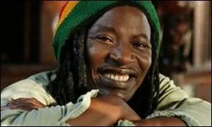 "Ça me fait si mal" : 'Ça me fait si mal, si mal / Ça me fait beaucoup pleurer / Ça me fait si mal, si mal / Mon cur a toujours saigné. '