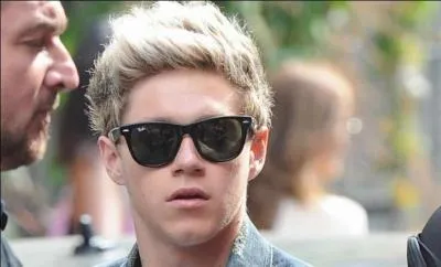 Niall a mal au ...