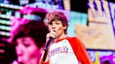 Comment s'appelle la copine de Louis Tomlinson ?