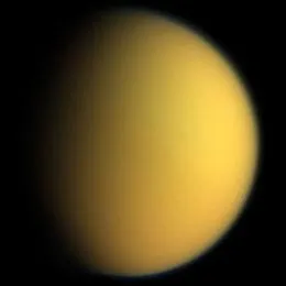 Titan, dont le diamtre est proche de celui de Mars, est un des 53 satellites de Saturne.