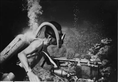 De qui dit-on qu'il permit de nager avec les poissons ?