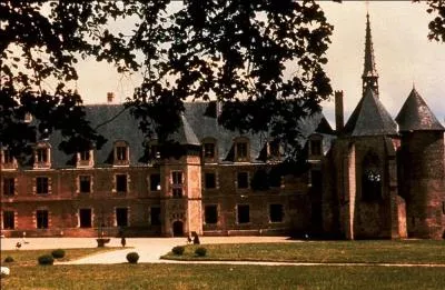 Notre cinquime tape nous permettra de voir le chteau de Lapalisse, nous serons donc dans le dpartement de :