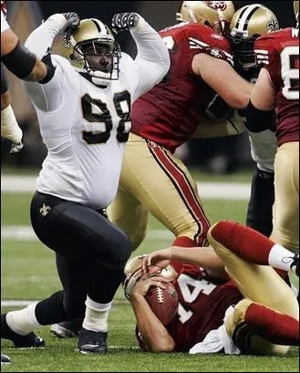 Avec 19. 5 sacks durant la saison rgulire, quel joueur a t la menace principale des QB cette saison ?