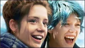 Dans ce couple, comment s'appelle la fille aux cheveux bleus (dans la vraie vie) ?