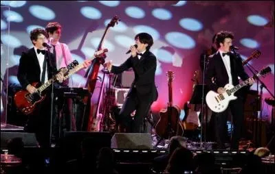 Quel est la premire chanson que les jonas brothers ont compos ensemble?