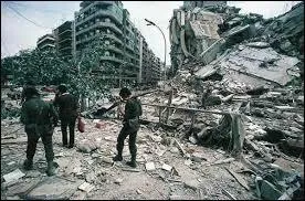 Le Liban a connu une trs longue priode de guerre civile. Des centaines de milliers de victimes et des villes dvastes, dont la capitale Beyrouth, font partie du terrible bilan de ce conflit. Sur quelle priode s'tale-t-il ?