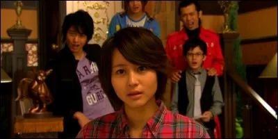 Chisato Mineta est S.D.F et va s'installer chez six beaux et charmants garçons pour effacer les dettes de son père. Comment se nomme ce drama ?