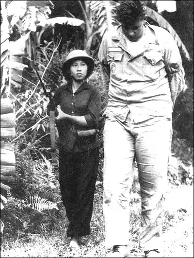 Pilote fait prisonnier durant la guerre du Vietnam, il passera 2 ans dans les geôles communistes :