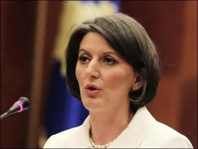 Je suis Atifete Jahjaga, lue  la tte de mon pays en 2011  36 ans seulement. Issue de la police, mon vu est d'adhrer  l'Union Europenne et d'obtenir la pleine souverainet de mon pays :