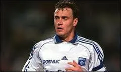 Qui est ce footballeur ?