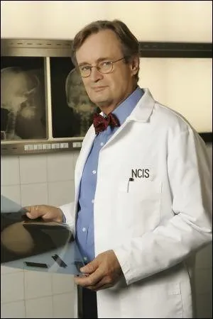 Qui joue le rôle du Dr Donald "Ducky" Mallard ?