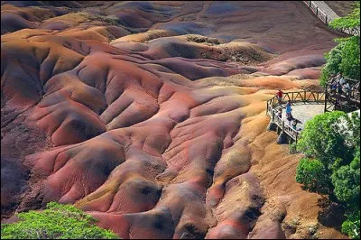 Vous avez du bon sens, vous connaissez les traditions, et cela suffit à faire admettre l'idée défendue. Le recours à la ---- qui sauve de tout, vous conduit à citer des ----.