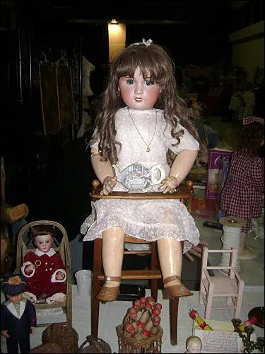 Poupe entirement articule, cre en 1905, elle s'appelait :